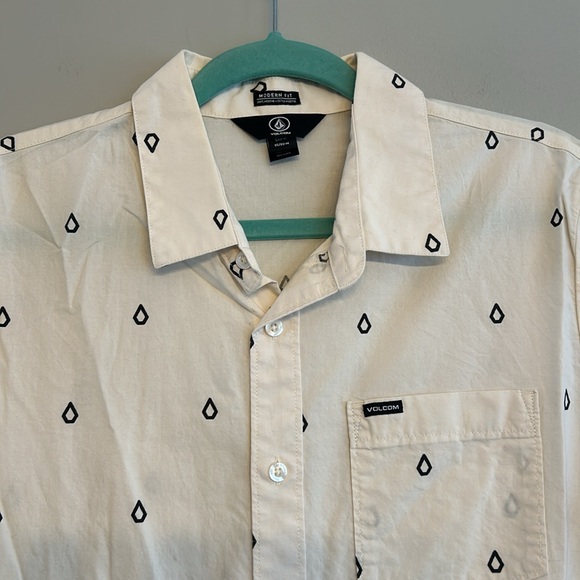 Volcom men’s button down - Picture 2 of 5
